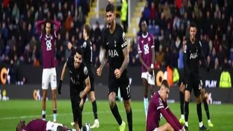 “夜幕下的冰雪狂欢，探寻惊喜“彩蛋”之谜”